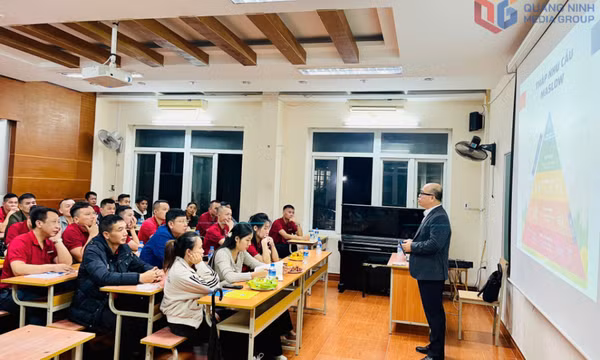 Trường ĐH Hạ Long đào tạo kỹ năng giao tiếp, chăm sóc khách hàng cho nhân viên Công ty TNHH Phúc Xuyên