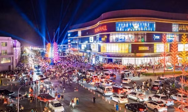 Vincom Black Friday 2025: Đại tiệc giảm giá khuấy động thị trường bán lẻ cả nước 