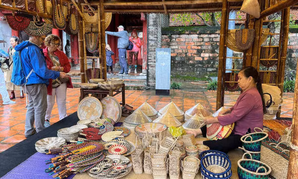 Khách Tây hào hứng khám phá di sản tại Festival Thăng Long - Hà Nội