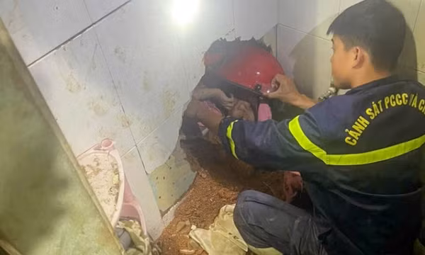 Cứu hộ hỏa tốc đào đất giải cứu thành công bé gái 8 tuổi bị vùi lấp trong sạt lở