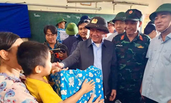 Thường trực Ban Bí thư yêu cầu tập trung cao nhất cho công tác cứu trợ, bảo vệ tính mạng của nhân dân