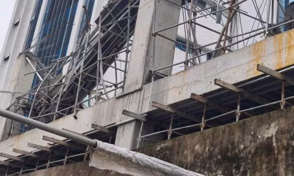 Sập giàn giáo ở Hải Phòng, 2 công nhân tử vong