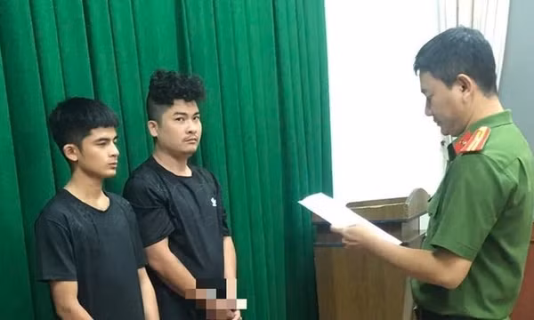 Dùng dao giải quyết mâu thuẫn ở quán karaoke, 1 người chết, 1 người bị thương