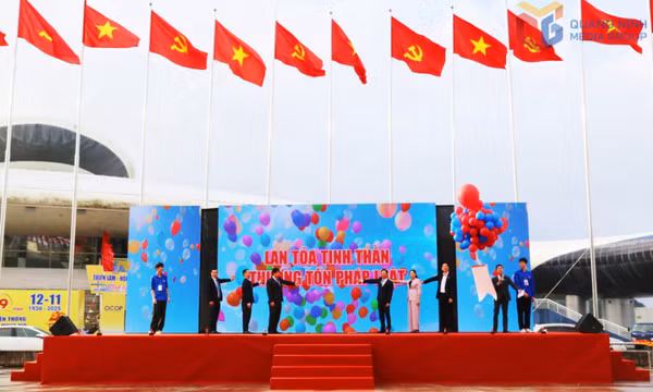 Mít tinh hưởng ứng Ngày Pháp luật Việt Nam năm 2025 