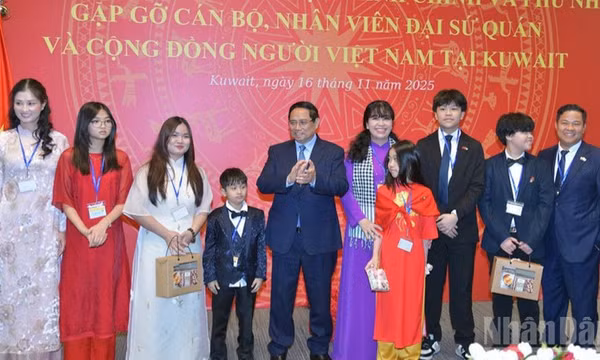 Thủ tướng Phạm Minh Chính và Phu nhân gặp gỡ bà con cộng đồng người Việt Nam ở Kuwait