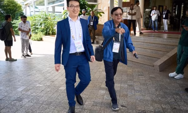 Tham ăn quân, kỳ thủ người Georgia nhận thất bại trước Lê Quang Liêm tại World Cup cờ vua 2025