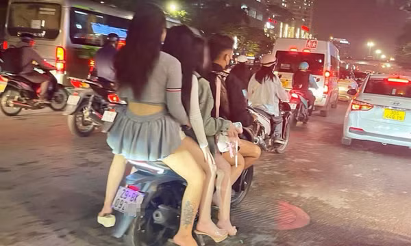 Chở bốn cô gái, tài xế xe ôm công nghệ bị xử phạt