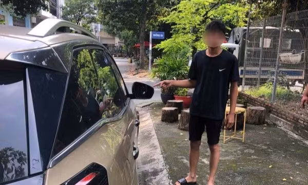 Bắt giữ đối tượng bẻ trộm gương chiếu hậu ô tô ở TPHCM