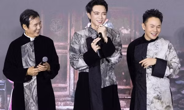 SOOBIN xuất hiện cùng bố là NSND Huỳnh Tú