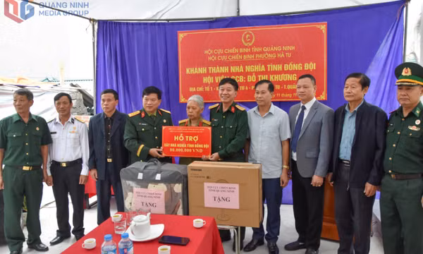 Khánh thành nhà “Nghĩa tình đồng đội” cho hội viên CCB phường Hà Tu