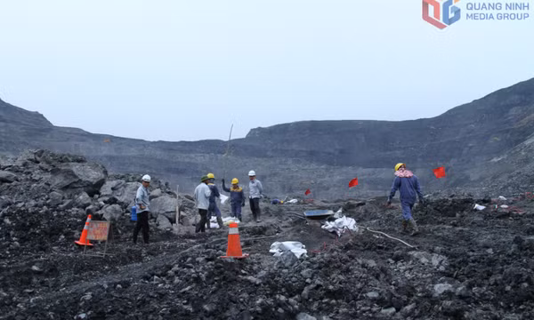 Lên khai trường Cao Sơn cùng thợ mỏ