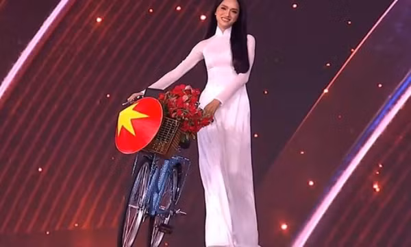 Sự thật sau phần trình diễn áo dài trắng của Hương Giang tại Miss Universe 2025