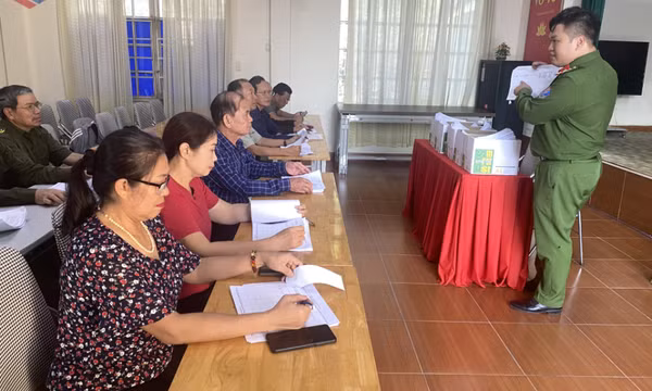 Công an phường Bãi Cháy: Quyết liệt làm sạch dữ liệu đăng ký phương tiện và GPLX