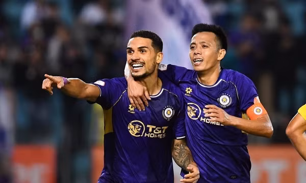 Hoàng Hên bùng nổ giúp Harry Kewell tìm lại niềm vui chiến thắng