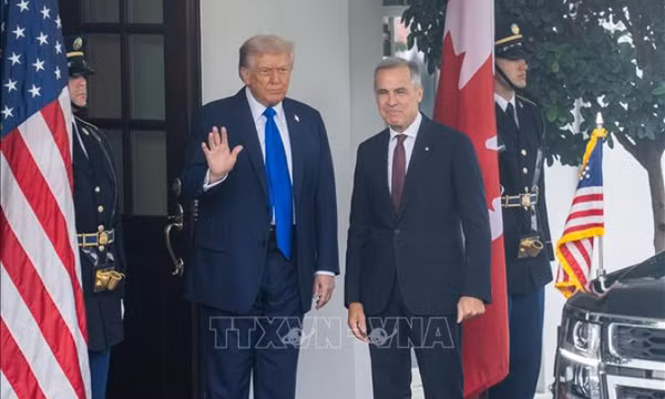 Tổng thống D. Trump đình chỉ đàm phán thương mại với Canada