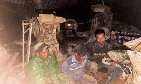 Vén màn đường dây khai thác vàng trái phép, thu giữ gần 18 cây vàng ở Lâm Đồng