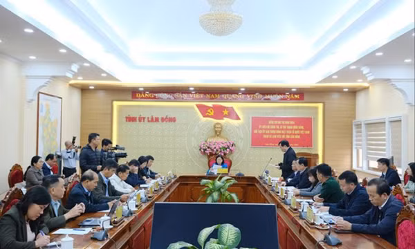 Ủy ban Trung ương MTTQ Việt Nam trao 20 tỷ đồng hỗ trợ Lâm Đồng khắc phục hậu quả mưa lũ