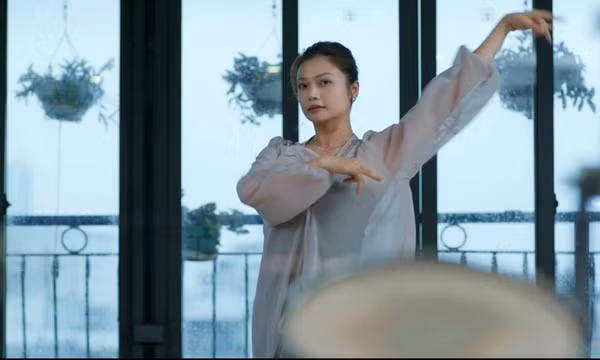 Nghệ sĩ Ưu tú Kiều Anh thể hiện tài năng múa trong phim mới “Gia đình trái dấu”