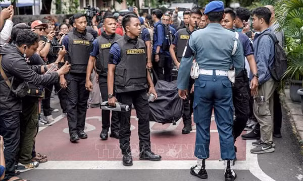 Cảnh sát Indonesia tìm thấy bột nghi chất nổ trong đền thờ Hồi giáo ở Jakarta