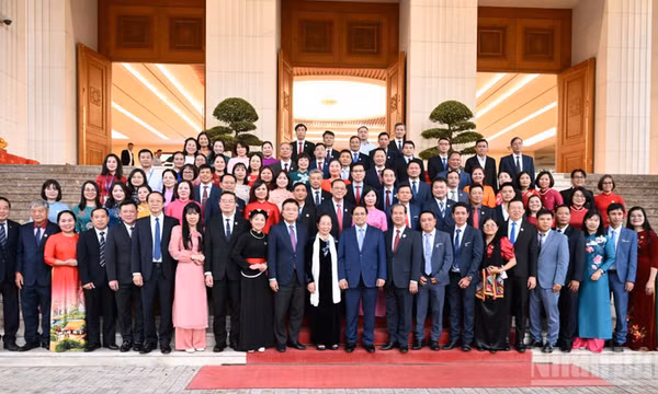 Thắp lên ngọn lửa đam mê, trao truyền cho thế hệ trẻ lý tưởng, đạo đức, tinh hoa văn hóa dân tộc và nhân loại