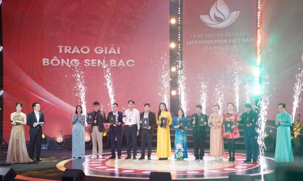 Mưa đỏ thắng giải Bông Sen Vàng tại Liên hoan phim Việt Nam lần thứ 24