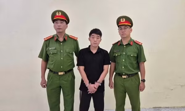 Sau 'Tàng Keng Ông Trùm', Công an TP.HCM tiếp tục bắt TikToker 'Dù Bầu Trời'