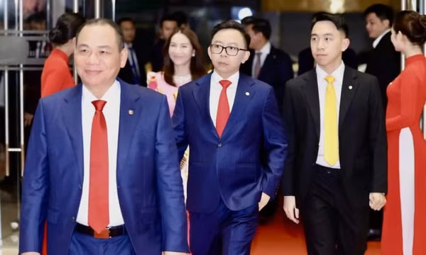Tỉ phú Phạm Nhật Vượng cùng hai con trai lập công ty hàng không vũ trụ