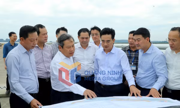 Bí thư Tỉnh ủy Vũ Đại Thắng kiểm tra tiến độ Dự án Khu đô thị phức hợp Hạ Long Xanh