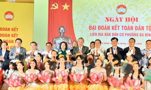 Tổng Bí thư Tô Lâm và Chủ tịch Quốc hội Trần Thanh Mẫn dự Ngày hội đại đoàn kết tại phường Ba Đình, Hà Nội