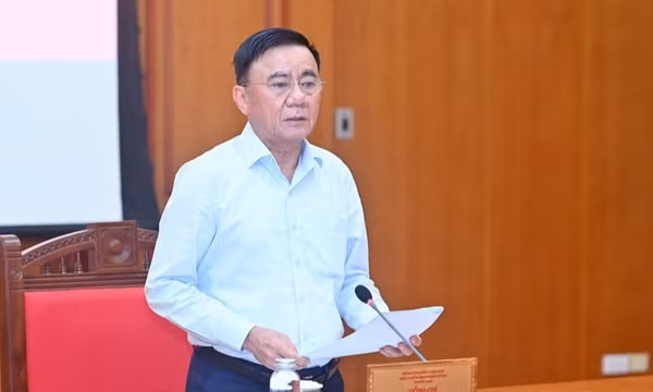 Kết luận của Bộ Chính trị về một số giải pháp đột phá trong tuyển dụng, bố trí, sử dụng, đãi ngộ cán bộ