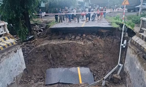 Sập mố cầu ở Gia Lai sau bão số 13 Kalmaegi, phong tỏa đường Trường Sơn Đông