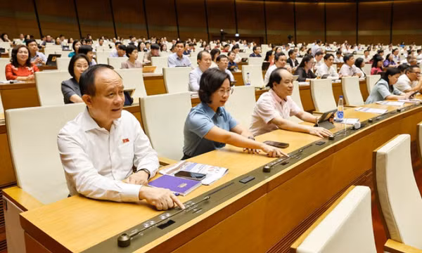 Họp Quốc hội: Lương nhà giáo được xếp cao nhất, không cấm dạy thêm học thêm