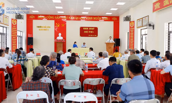 Đồng chí Chủ tịch UBND tỉnh Phạm Đức Ấn dự sinh hoạt với Chi bộ khu 3 phường Hải Hòa, TP Móng Cái