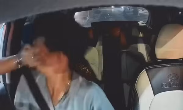Nhân viên trạm thu phí tát tài xế vì tài khoản thu phí tự động hết tiền