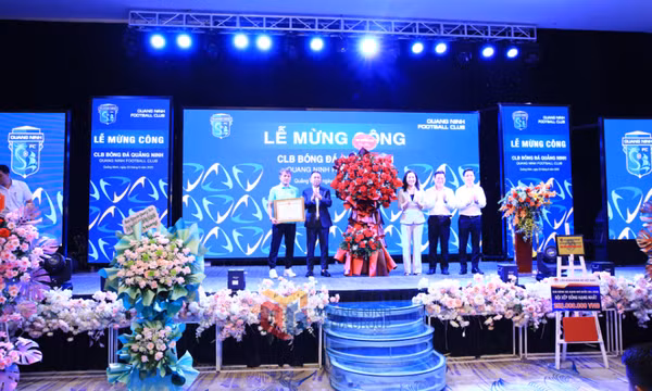 Quảng Ninh FC mừng công lên Giải hạng Nhất Quốc gia 2025-2026