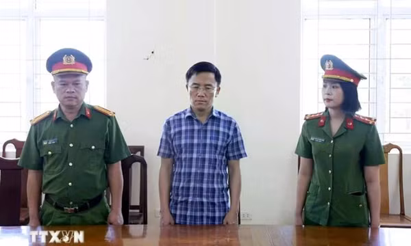Hà Tĩnh: Khởi tố cựu Chủ tịch UBND xã để hỏng hơn 260 tấn ximăng