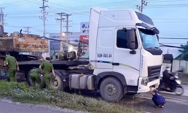 Tự té trên Quốc lộ 1, hai người đi xe máy bị xe container cán tử vong