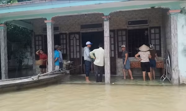 Lật ghe giữa cánh đồng ngập lũ, hai anh em ở Huế thiệt mạng