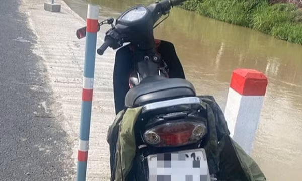 Trên đường về ngoại, 2 mẹ con rơi xuống mương, chỉ cứu được con 3 tuổi