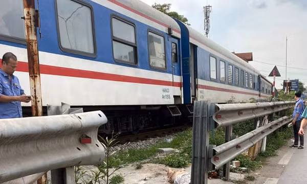 Người phụ nữ bị tàu hỏa đâm tử vong gần ga Văn Điển ở Hà Nội