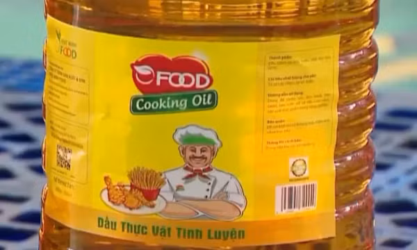 Dầu ăn cho chăn nuôi bị tuồn vào bếp ăn người: Bộ Y tế cảnh báo khẩn