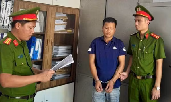 Bắt giữ đối tượng trèo tường vào nhà bác ruột đập phá tài sản