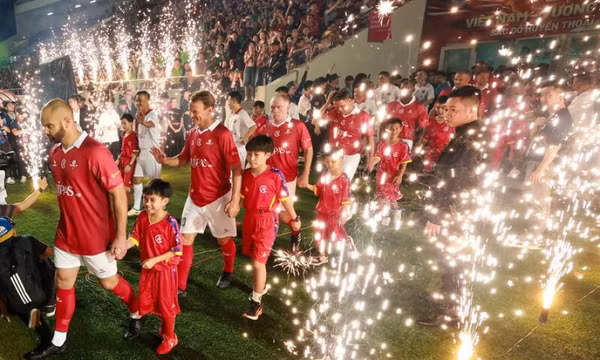 Khoảnh khắc ấn tượng tại trận cầu giữa Manchester Reds và Vietnam All Stars tại Đà Nẵng
