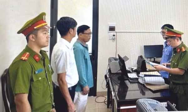Cấp Giấy chứng nhận quyền sử dụng đất trái quy định, nguyên Phó Chủ tịch và Phó Trưởng phòng huyện bị khởi tố