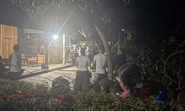 Mới ra tù, nghịch tử cầm dao chém mẹ tử vong