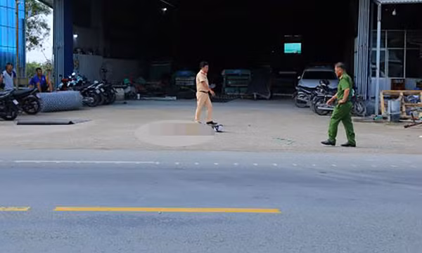 Nam thanh niên 20 tuổi tử vong sau va chạm với xe tự chế chở tôn