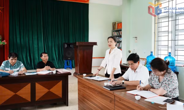 Phó Chủ tịch Thường trực HĐND tỉnh dự sinh hoạt chi bộ thôn Bản Pạt, xã Lục Hồn, huyện Bình Liêu