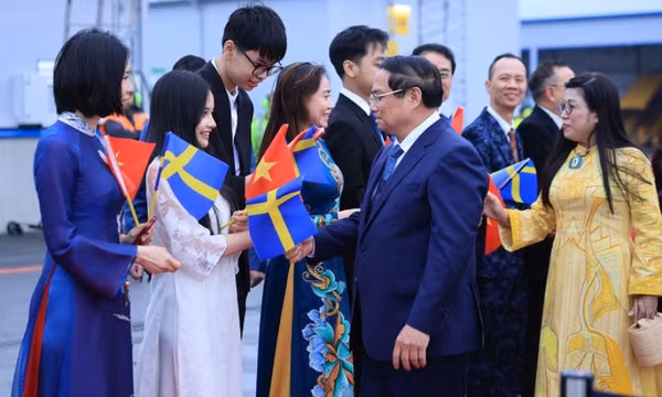 Thủ tướng Phạm Minh Chính và Phu nhân tới Stockholm bắt đầu thăm chính thức Thuỵ Điển