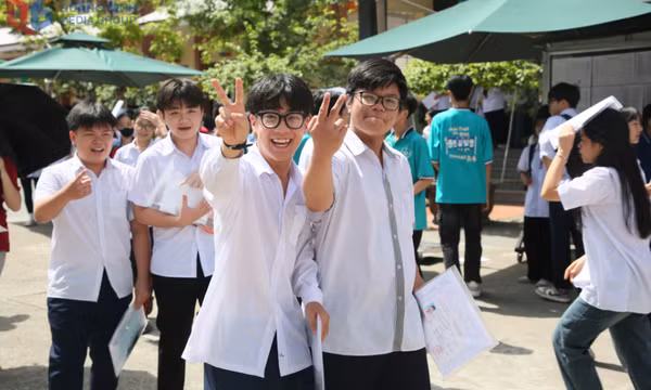 Đoạn thơ viết về Hạ Long, Quảng Ninh của nhà thơ Tế Hanh vào đề thi môn Ngữ văn