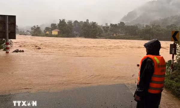 Thủ tướng: Không để gián đoạn việc chỉ đạo ứng phó thiên tai khi sáp nhập tỉnh